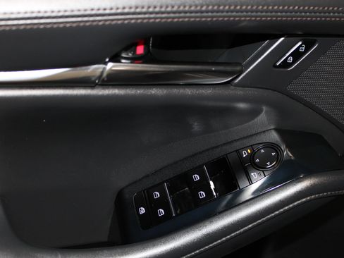 Used 2019 MAZDA MAZDA3 Hatchback FWD image 9