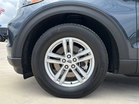 Used 2023 Ford Explorer XLT w/ Equipment Group 202A RWD image 9