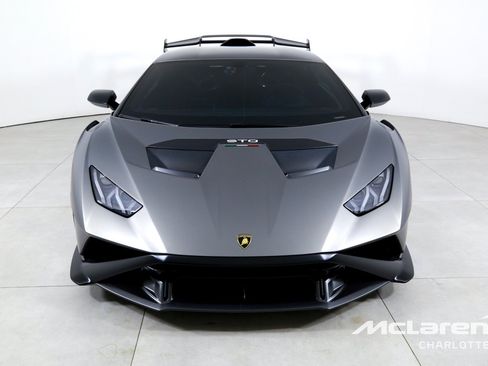 Used 2021 Lamborghini Huracan STO RWD image 4