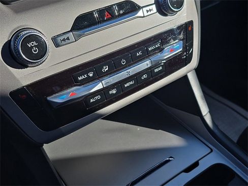 Used 2023 Ford Explorer XLT image 24