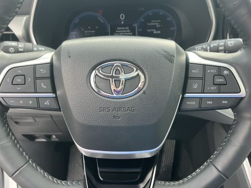 Certified 2024 Toyota Highlander Platinum AWD/4WD image 21