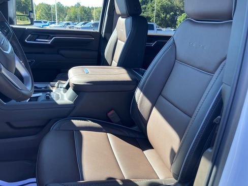 New 2026 GMC Sierra 3500 Denali w/ Denali Reserve Package image 13