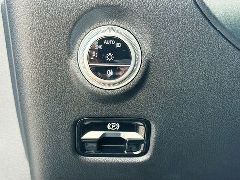 Used 2025 Mercedes-Benz C 300 Sedan image 36