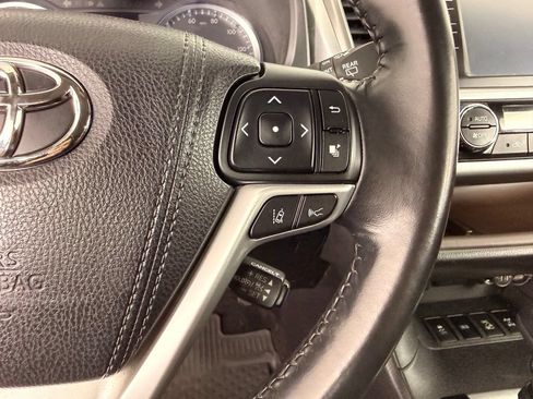 Used 2018 Toyota Highlander XLE AWD/4WD image 23