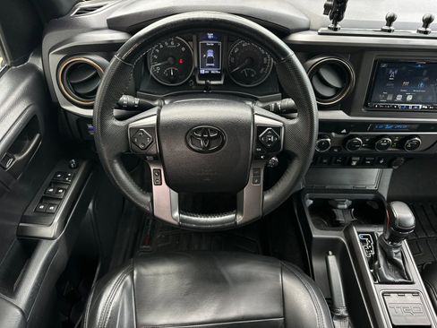 Used 2022 Toyota Tacoma TRD Off-Road w/ Technology Package image 13