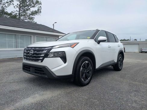 Used 2025 Nissan Rogue SV AWD/4WD image 10
