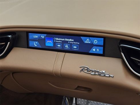 Used 2024 Ferrari Roma Spider image 27