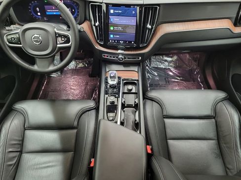 Used 2023 Volvo XC60 B5 Ultimate image 16