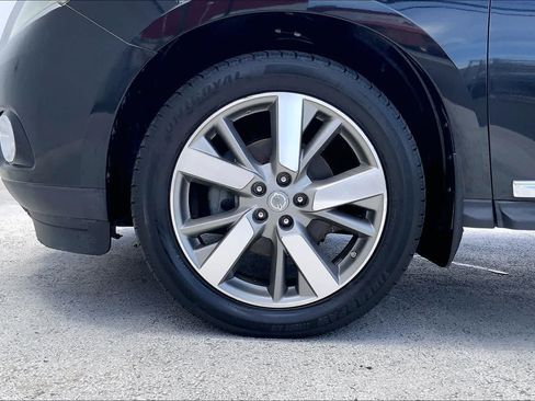 Used 2015 Nissan Pathfinder Platinum w/ Family Entertainment Package FWD image 8