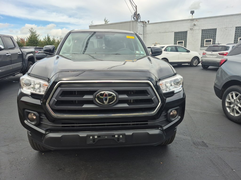 Used 2022 Toyota Tacoma SR5 AWD/4WD image 2