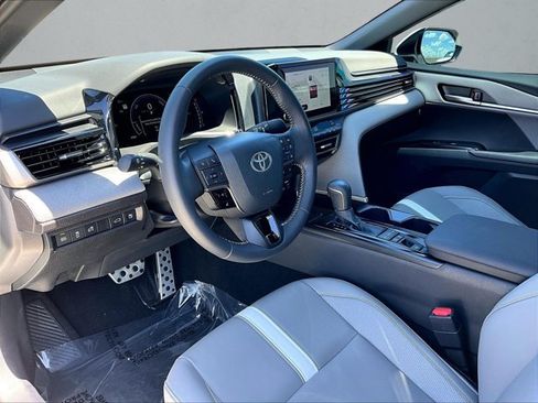 Used 2025 Toyota Camry SE w/ Convenience Package FWD image 14