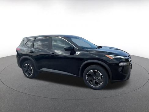 Used 2025 Nissan Rogue SV image 2