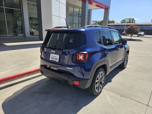 Used 2016 Jeep Renegade Latitude w/ Popular Equipment Group image 4