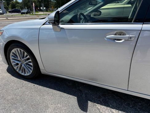 Used 2013 Lexus ES 350 w/ Luxury Pkg FWD image 4