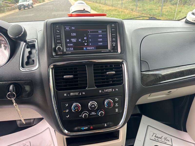 Used 2019 Dodge Grand Caravan SE FWD image 25