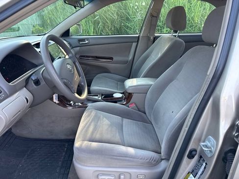 Used 2005 Toyota Camry LE FWD image 8