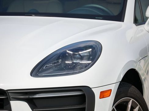 Certified 2026 Porsche Macan AWD/4WD image 14
