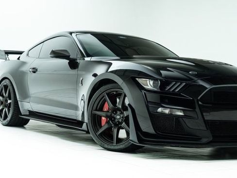 Used 2021 Ford Mustang Shelby GT500 w/ Carbon Fiber Track Pack image 3