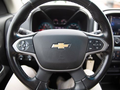 Used 2022 Chevrolet Colorado LT AWD/4WD image 11