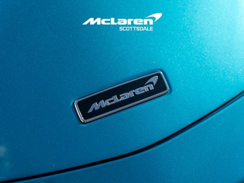 Used 2023 McLaren Artura image 12