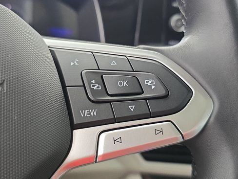 Certified 2025 Volkswagen Jetta SE w/ Sunroof Package FWD image 17