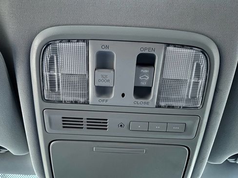 Used 2013 Honda Pilot Touring image 29