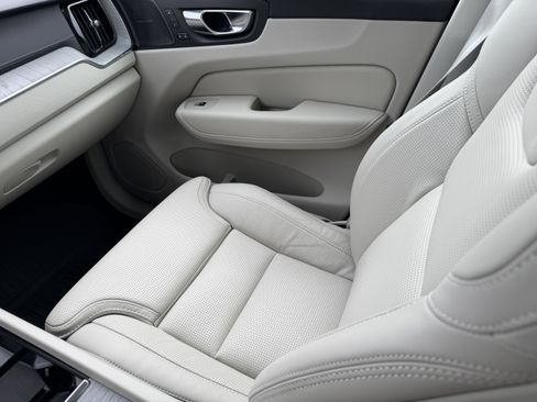 Certified 2025 Volvo XC60 T8 Ultra w/ Protection Package image 16