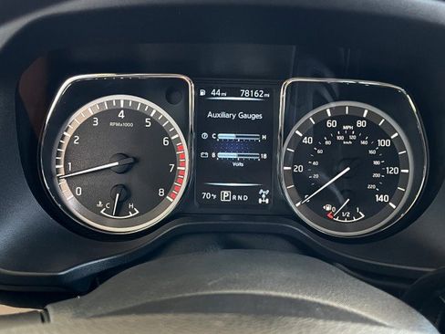 Used 2018 Nissan Titan SV image 27