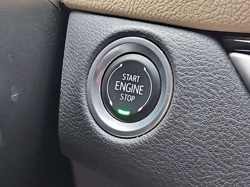 Certified 2025 Cadillac XT4 Premium Luxury image 19