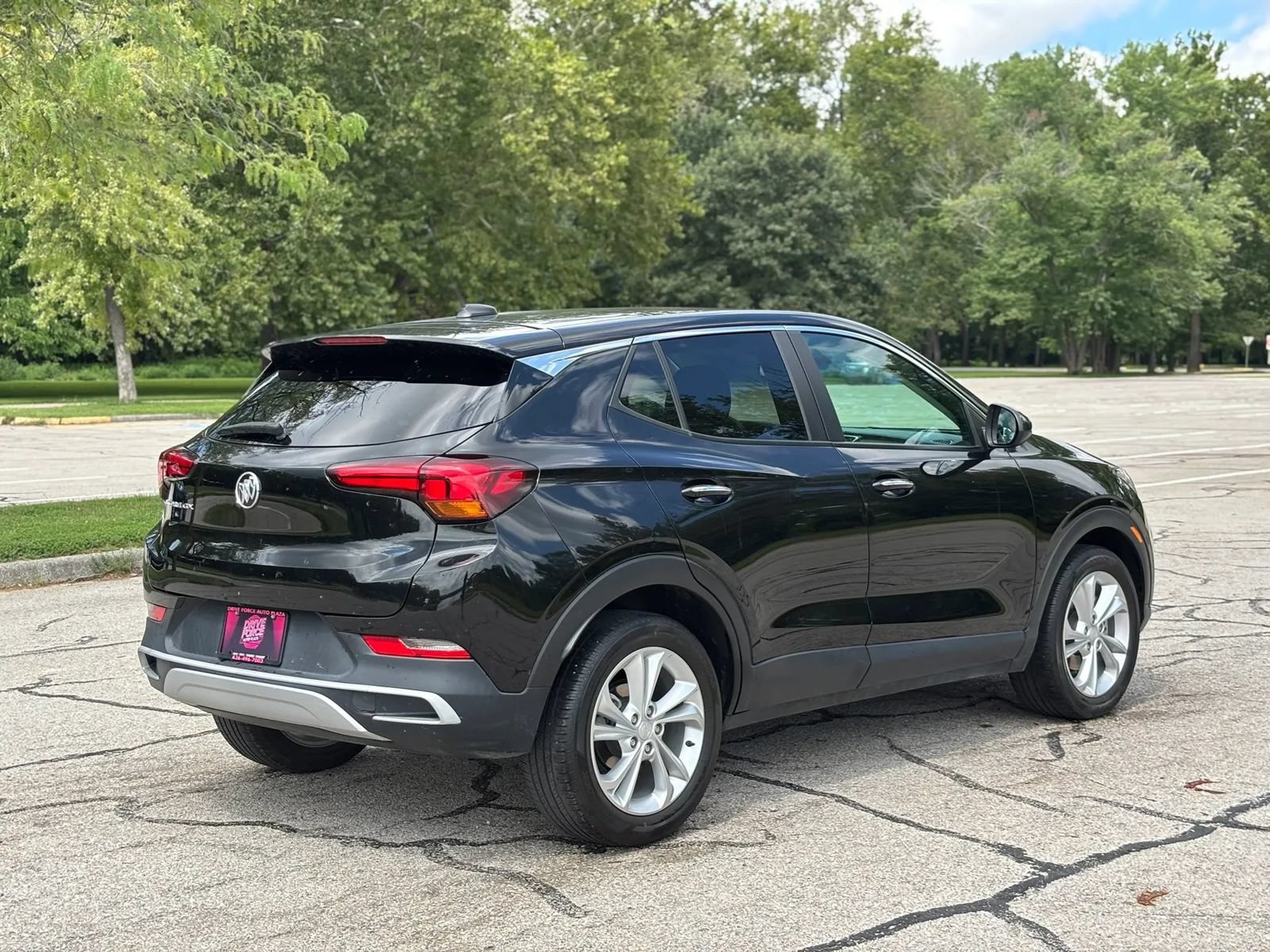Used 2023 Buick Encore GX Preferred w/ Cold Weather Comfort Package FWD image 6