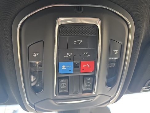 New 2025 Jeep Grand Cherokee L Altitude image 38