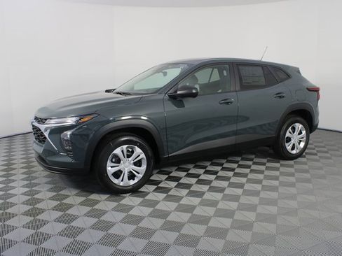 New 2026 Chevrolet Trax LS image 2