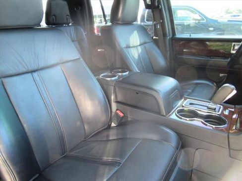 Used 2017 Lincoln Navigator Select AWD/4WD image 9