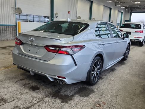 Used 2024 Toyota Camry SE FWD image 3