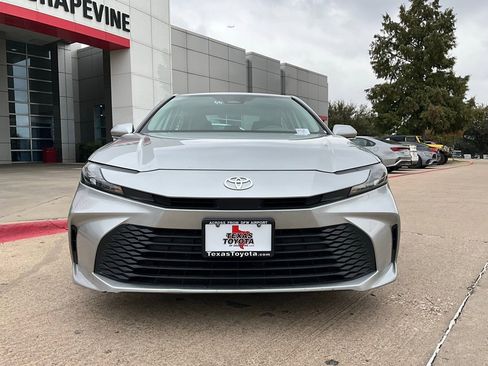 Used 2025 Toyota Camry LE image 4