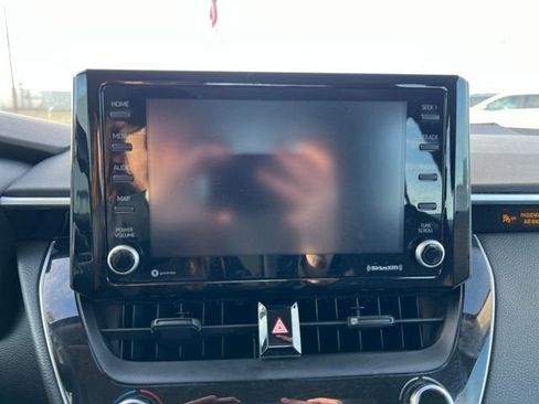 Used 2022 Toyota Corolla LE image 19