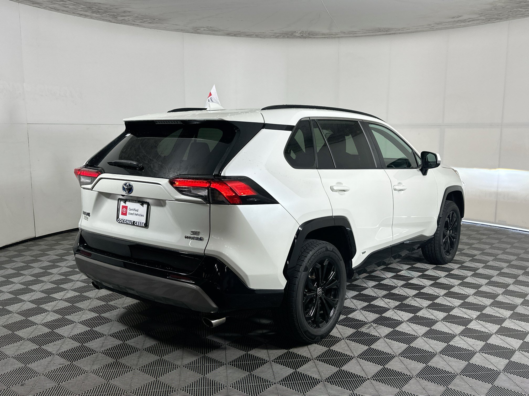 Certified 2022 Toyota RAV4 SE AWD/4WD image 3