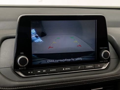 Used 2025 Nissan Rogue SV FWD image 17