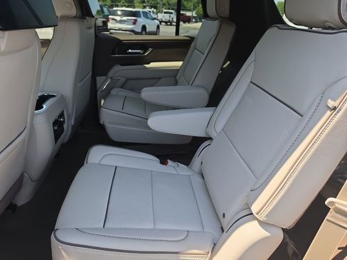 New 2026 GMC Yukon Denali w/ Denali Reserve Package AWD/4WD image 11