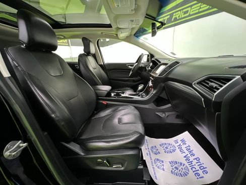 Used 2017 Ford Edge Titanium w/ Equipment Group 301A AWD/4WD image 30