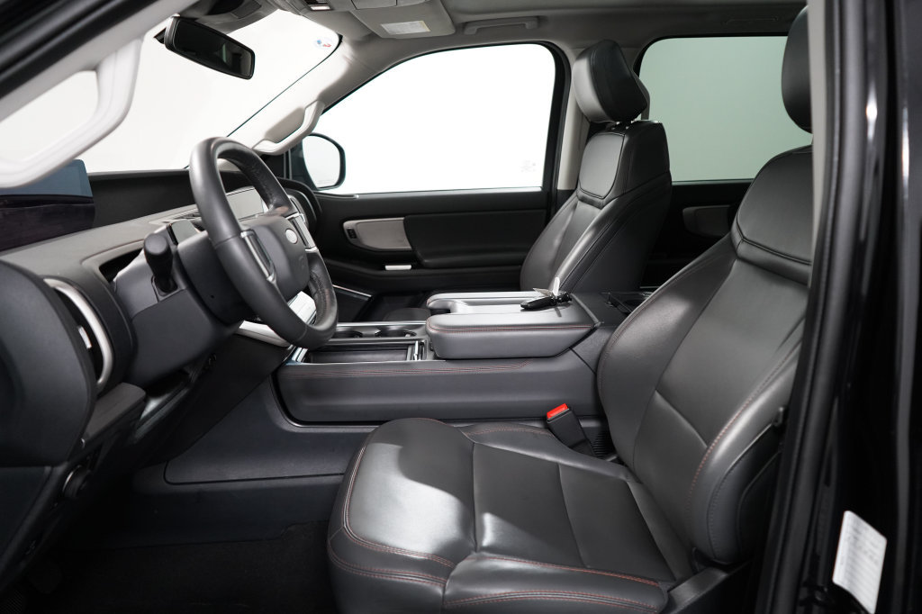 Used 2025 Ford Expedition Active AWD/4WD image 13