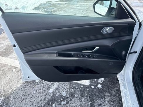 Used 2023 Hyundai Elantra SEL w/ Convenience Package image 15
