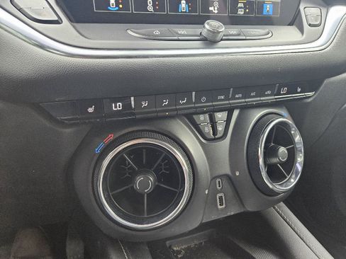 Used 2023 Chevrolet Blazer LT w/ Sound & Technology Package FWD image 17