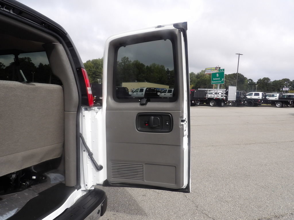 Used 2025 Chevrolet Express 3500 LT w/ LT Preferred Equipment Group RWD image 47