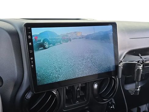 Used 2017 Jeep Wrangler Unlimited Sahara AWD/4WD image 25