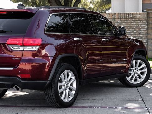 Used 2017 Jeep Grand Cherokee Limited image 18