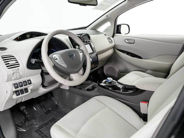 Used 2016 Nissan Leaf SV FWD image 4