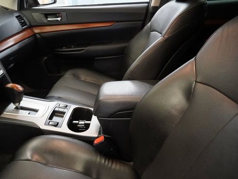 Used 2014 Subaru Outback 2.5i Limited w/ Moonroof Package image 8