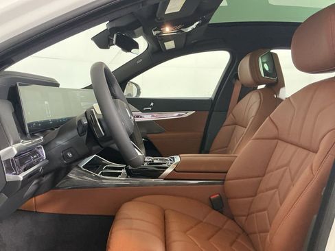 New 2026 BMW 750e xDrive image 22