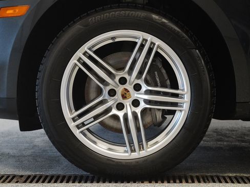 Used 2021 Porsche Macan Base image 9